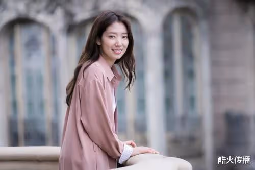韓國演員朴信惠官宣懷孕，男友是同家公司的他，明年1月22日結婚