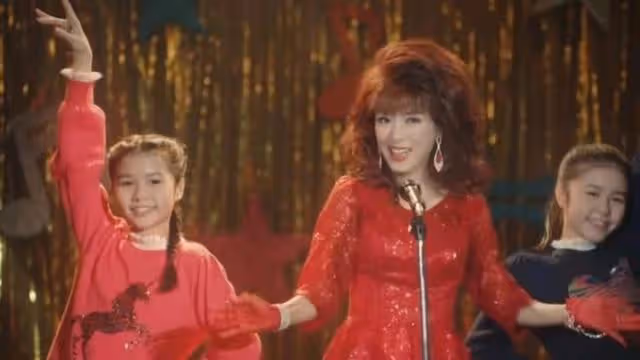厲害！TVB小花何依婷新劇中挑戰分飾三角，靠神態區分相當考演技