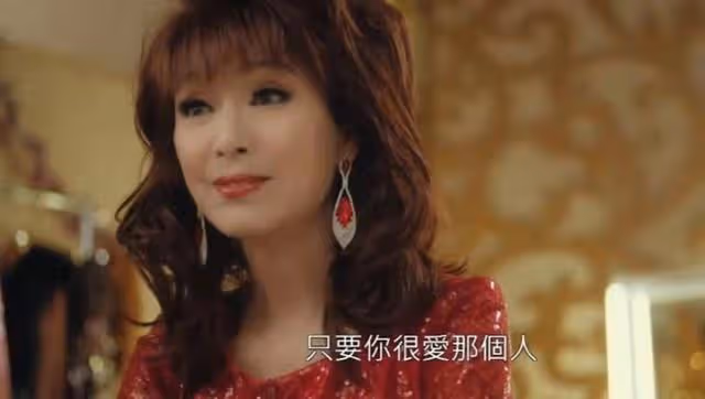 厲害！TVB小花何依婷新劇中挑戰分飾三角，靠神態區分相當考演技