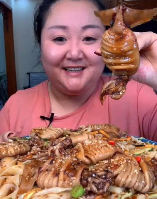 坐擁2億身家，生啃活龍蝦的北京胖姐，為何說要將遺產全留給丈夫
