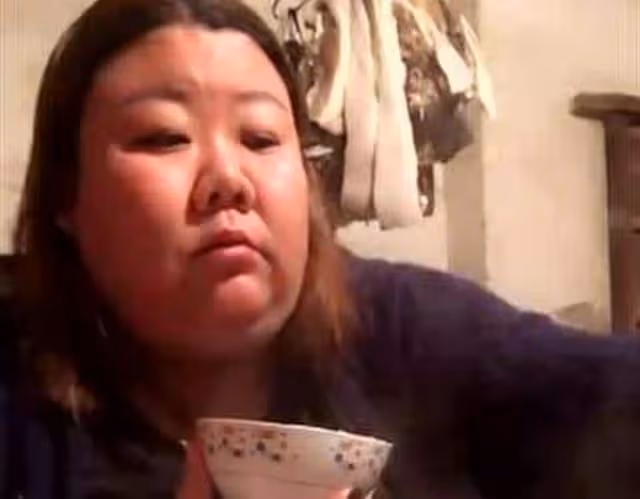 坐擁2億身家，生啃活龍蝦的北京胖姐，為何說要將遺產全留給丈夫
