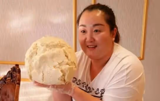坐擁2億身家，生啃活龍蝦的北京胖姐，為何說要將遺產全留給丈夫