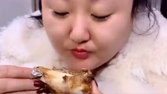 坐擁2億身家，生啃活龍蝦的北京胖姐，為何說要將遺產全留給丈夫