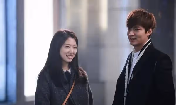 31歲韓星朴信惠未婚先孕卻收穫好評，讓多少中國女星紅了臉？