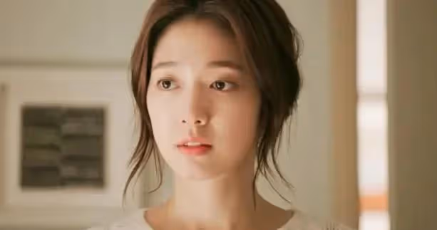 31歲韓星朴信惠未婚先孕卻收穫好評，讓多少中國女星紅了臉？