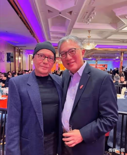 尊龍近況曝光，眉毛花白小肚子明顯，69歲依舊精氣神十足