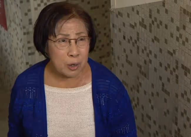 汪明荃夫婦參加同學聚會，羅家英與84歲老師合影，對方轉行當演員