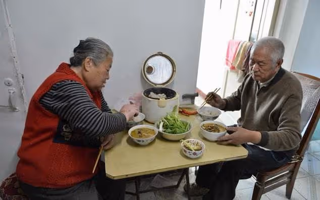 男友帶我回家見公婆，准婆婆給我臉色看，到家接到男友電話我懵了