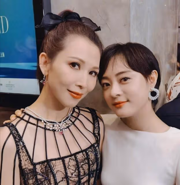 蔡少芬曬與孫儷合照：十年後，兩人來自原生家庭的傷被婚姻治癒了