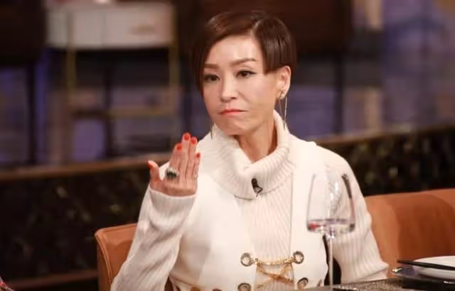 難過！TVB女星伍詠薇罕見談及亡母，傷感痛哭：接受不了媽媽離開