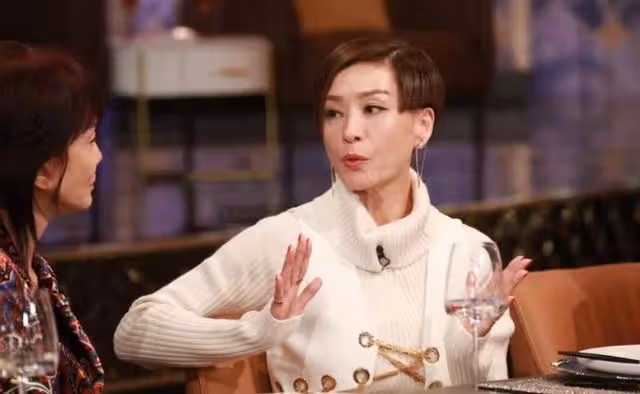 難過！TVB女星伍詠薇罕見談及亡母，傷感痛哭：接受不了媽媽離開