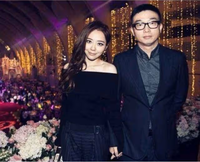 逼婚大14歲經紀人,結婚2年後交往伴郎,張靚穎的坎坷情史