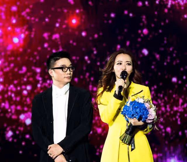 逼婚大14歲經紀人,結婚2年後交往伴郎,張靚穎的坎坷情史