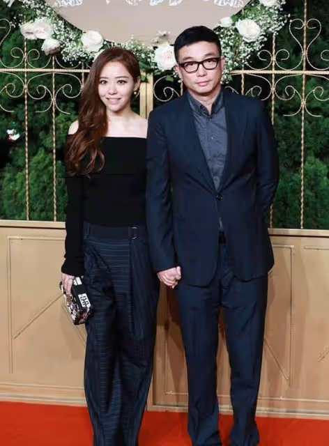 逼婚大14歲經紀人,結婚2年後交往伴郎,張靚穎的坎坷情史