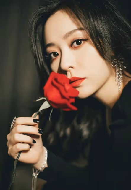 逼婚大14歲經紀人,結婚2年後交往伴郎,張靚穎的坎坷情史