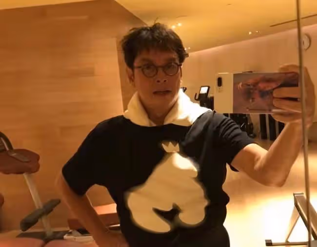 譚詠麟被曝疑似出軌女粉絲?女方男友曬圖回擊質疑，持續發文情緒激動!