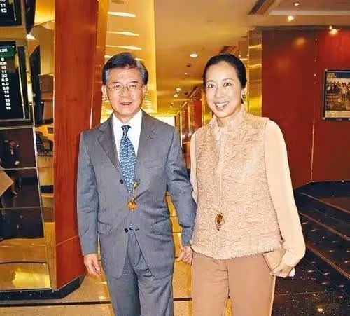羅康瑞：拋妻棄子61歲娶朱玲玲，親兒子拒絕繼承百億財產