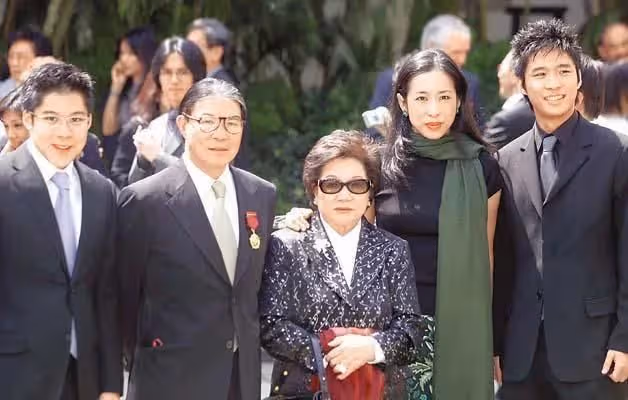 羅康瑞:拋妻棄子61歲娶朱玲玲,親兒子拒絕繼承百億財產