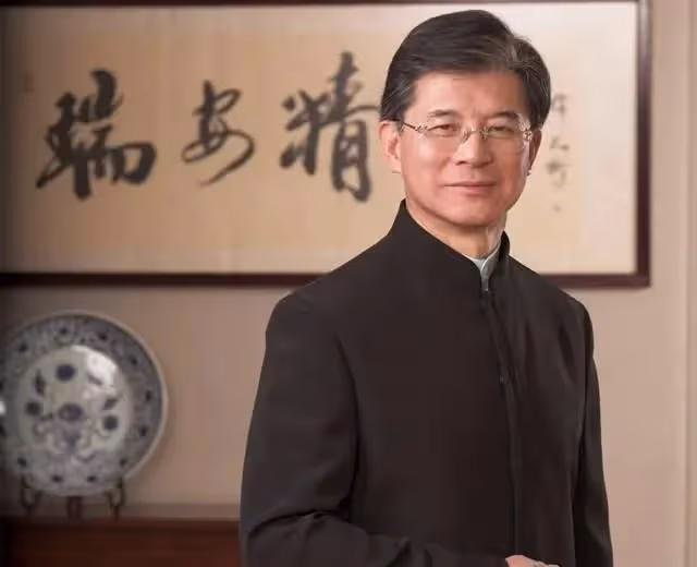 羅康瑞:拋妻棄子61歲娶朱玲玲,親兒子拒絕繼承百億財產