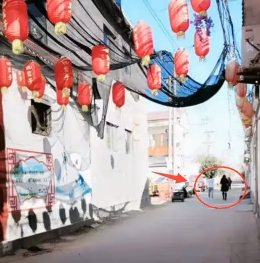 陳亞男回到了大衣哥家，卻無人問津，只待片刻又走了