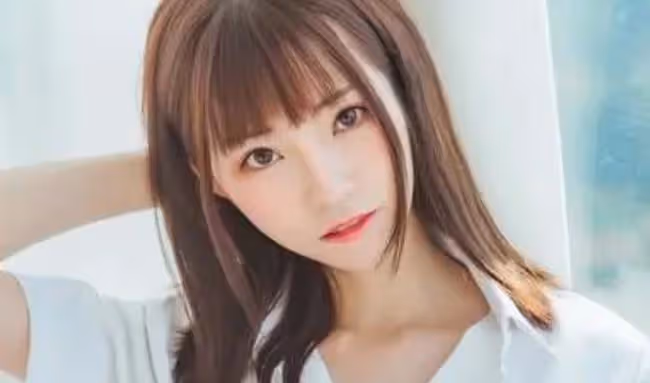 我主動獻吻，他反客為主將我擁入懷中在我身上掃蕩