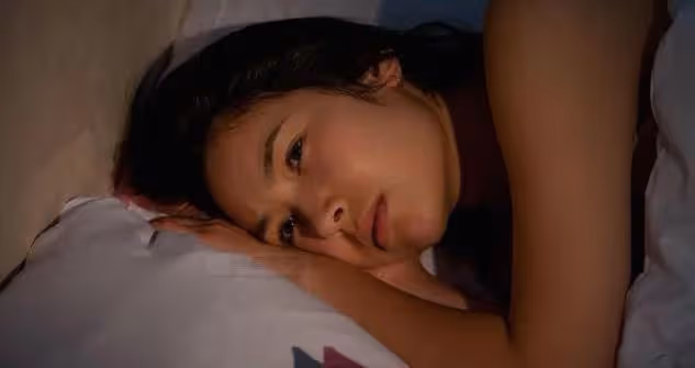 婆婆總半夜偷偷溜進我和老公的房間，房事時老公戴套，我卻懷孕了
