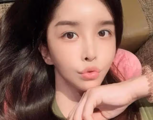 「韓國最美變性人」何莉秀：家暴丈夫、陷嫖娼醜聞，23歲就更年期