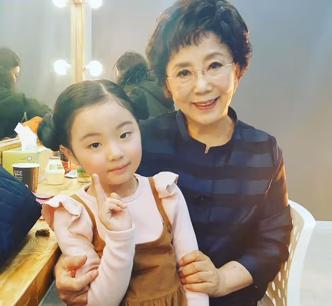 韓國難得的自然美,為當演員隱瞞婚史,花容月貌只能演奶奶