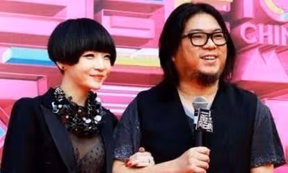 高曉松前妻疑再婚？曬鑽戒大方認愛，男方側顏帥氣面容乾淨整潔