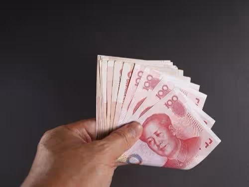 「你家不是有房子嗎？賣了給我弟弟還債，不同意就離婚！」