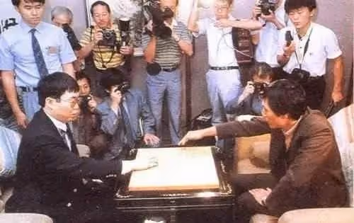 聶衛平經歷3次婚姻，最小的相差23歲，菸酒不離身無肉不成歡！