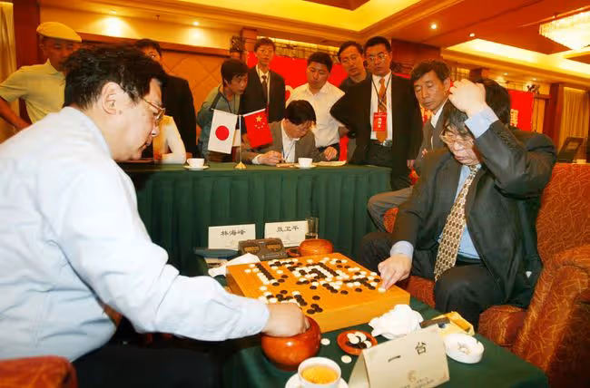 聶衛平經歷3次婚姻，最小的相差23歲，菸酒不離身無肉不成歡！