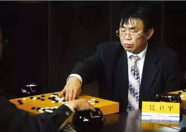 聶衛平經歷3次婚姻，最小的相差23歲，菸酒不離身無肉不成歡！
