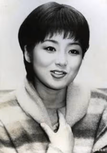 比宋慧喬還要早,這位女演員和李秉憲的故事,像霧像雨又像風