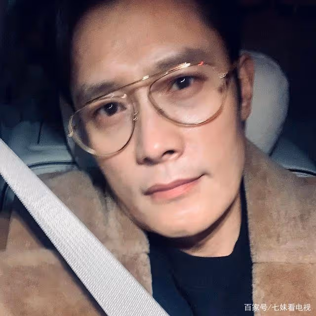 比宋慧喬還要早,這位女演員和李秉憲的故事,像霧像雨又像風
