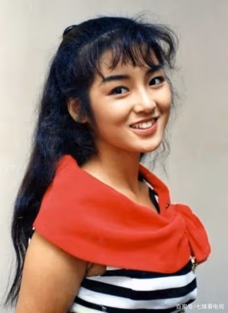 比宋慧喬還要早,這位女演員和李秉憲的故事,像霧像雨又像風