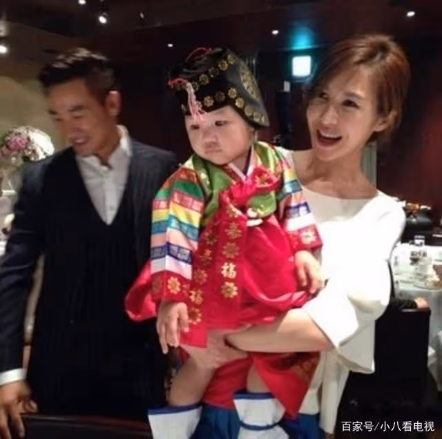 6歲喪父,韓國天后嚴正花早早當家,給弟弟找媳婦自己卻不出嫁