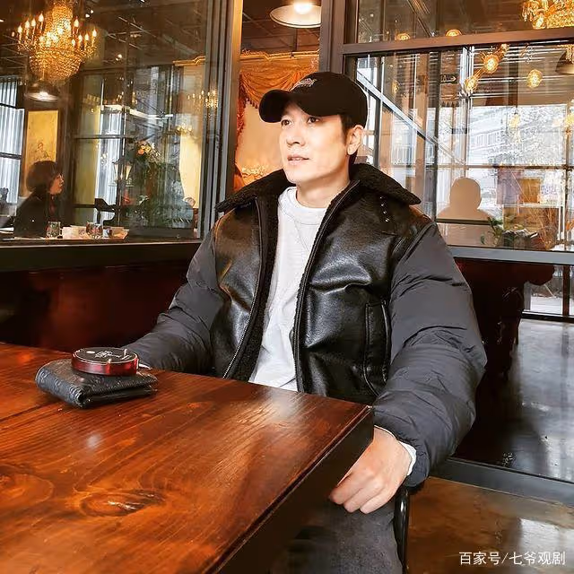 大明星住三室一廳，41歲趙顯宰有兒有女，燦爛過後平淡才是真