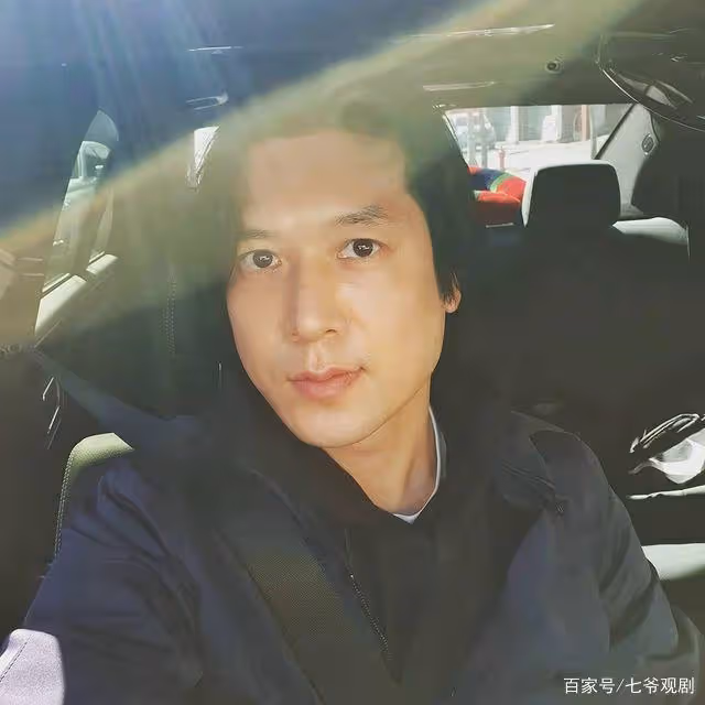 大明星住三室一廳，41歲趙顯宰有兒有女，燦爛過後平淡才是真