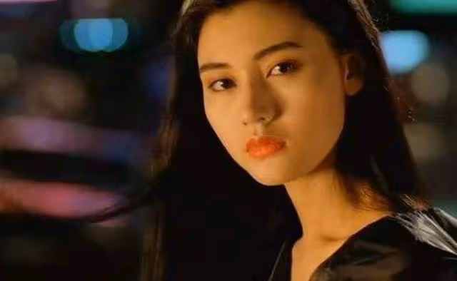劉鑾雄為何不娶李嘉欣？是誰擋了她的豪門路？10年青春終是錯付了