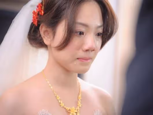 結婚時婆婆說了一句話，我把茶潑到她臉上，轉身回了娘家