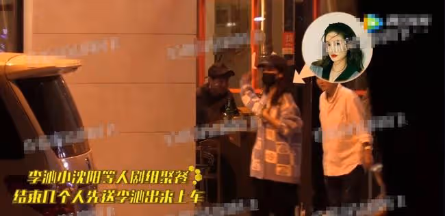小瀋陽深夜牆邊小便，事後在路旁愜意吞雲吐霧，遭網友怒噴太不雅