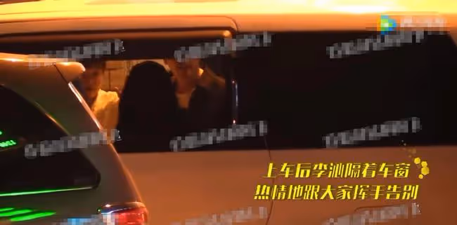 小瀋陽深夜牆邊小便，事後在路旁愜意吞雲吐霧，遭網友怒噴太不雅