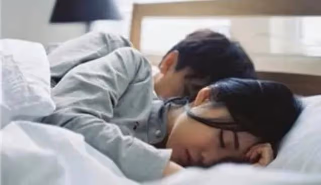游泳池裡，我撩了一個身材長相都滿分的男人