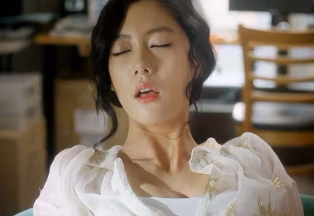 「韓國第一美女」李成敏，黃金比例迷人身材，一雙美腿像開了特效