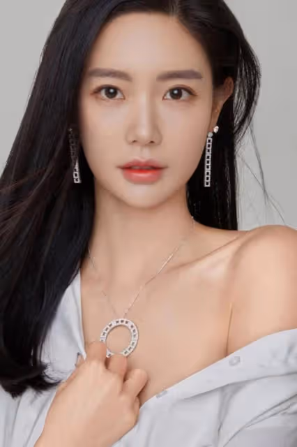 「韓國第一美女」李成敏，黃金比例迷人身材，一雙美腿像開了特效