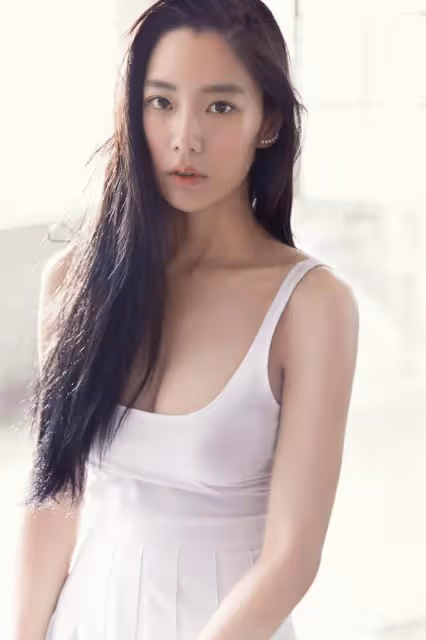 「韓國第一美女」李成敏，黃金比例迷人身材，一雙美腿像開了特效