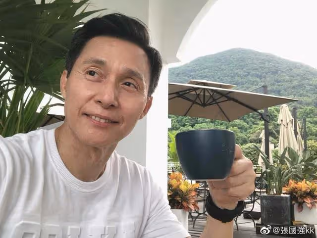 港版《天龍八部》「慕容」父子重聚，兩人狀態極佳，年齡僅差4歲