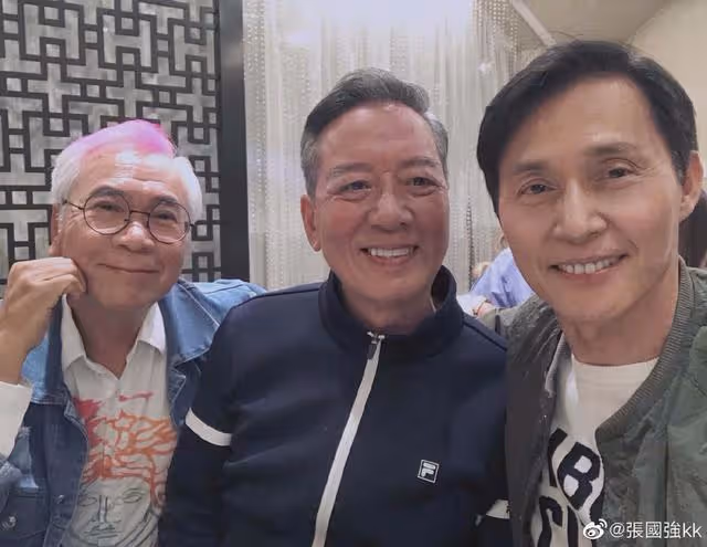 港版《天龍八部》「慕容」父子重聚，兩人狀態極佳，年齡僅差4歲