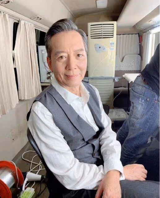 港版《天龍八部》「慕容」父子重聚，兩人狀態極佳，年齡僅差4歲